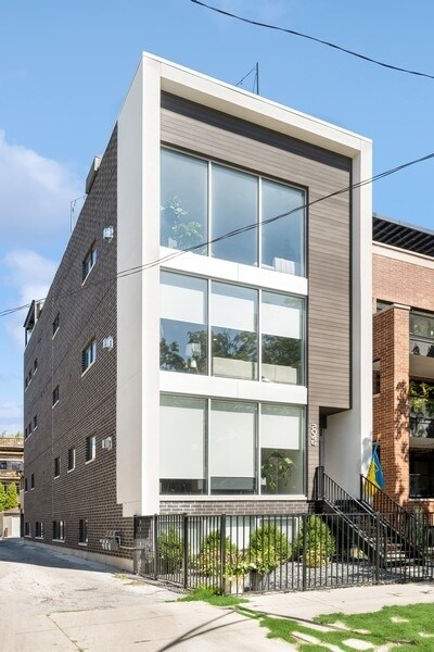 2046 W Rice St Unit 2, Chicago, IL 60622