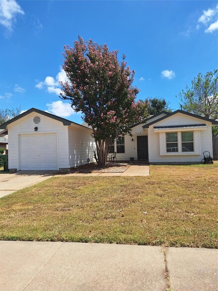 5409 Creek Valley Dr, Arlington, TX 76018