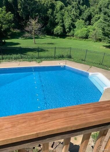 9 Royalty Ct, Florissant, MO 63034