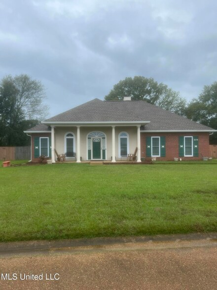 225 Charlene Dr, Byram, MS 39272