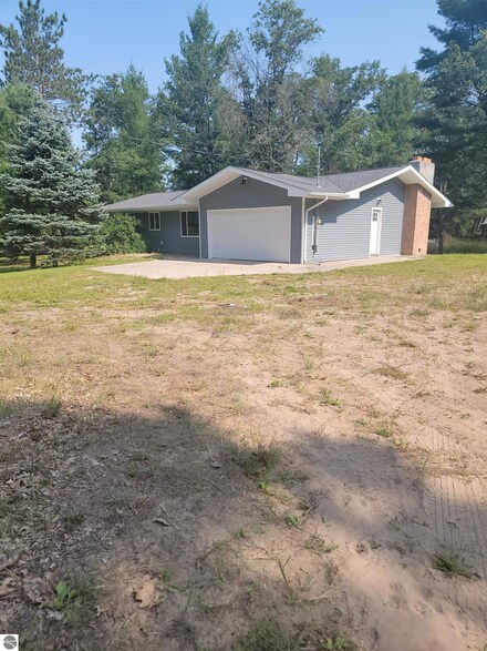 4280 Bass Lake Rd, Hale, MI 48739
