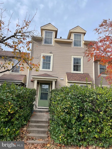 6035 Netherton St, Centreville, VA 20120