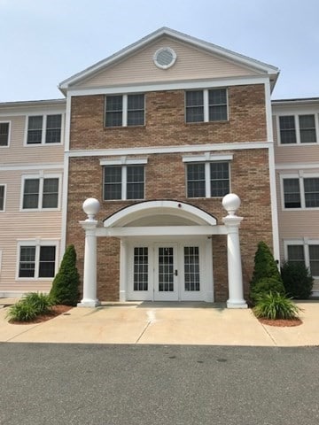 1 Millbrook Ln Unit 201, Wakefield, MA 01880