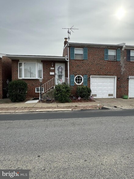 4243 E Thompson St, Philadelphia, PA 19137