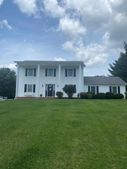 169 Samuel Rd, Danville, VA 24540