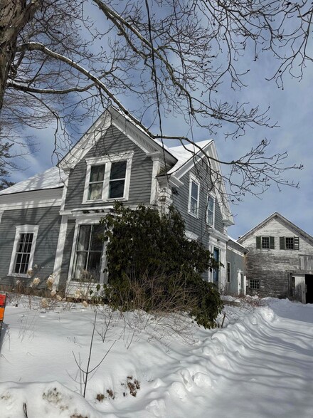 9 Oak Hill Rd, Standish, ME 04084