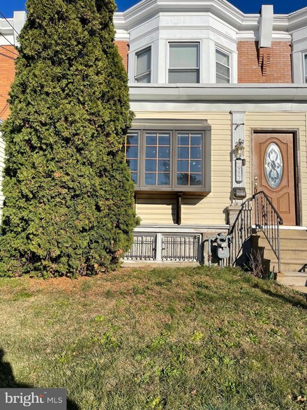 957 Ashland Ave, Crum Lynne, PA 19022