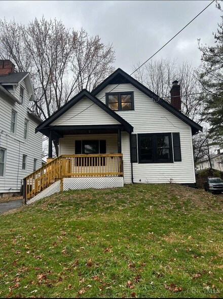 68 Woodsdale Ave, Cincinnati, OH 45216