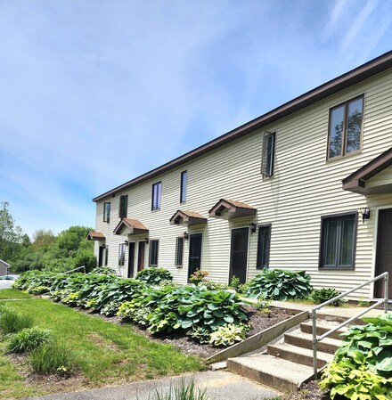 3 Brook Front Ln, Pomfret Center, CT 06259