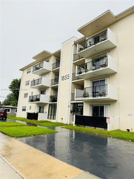 1855 Plunkett St Unit 310, Hollywood, FL 33020