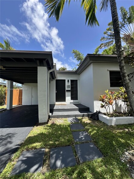 132 NE 2nd Ave, Dania, FL 33004