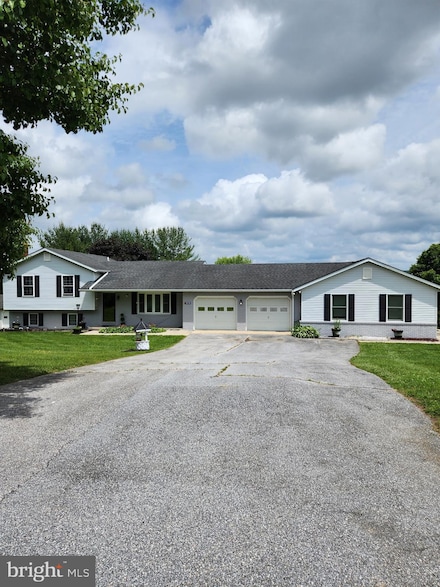 1423 Hallowell Ln, New Windsor, MD 21776