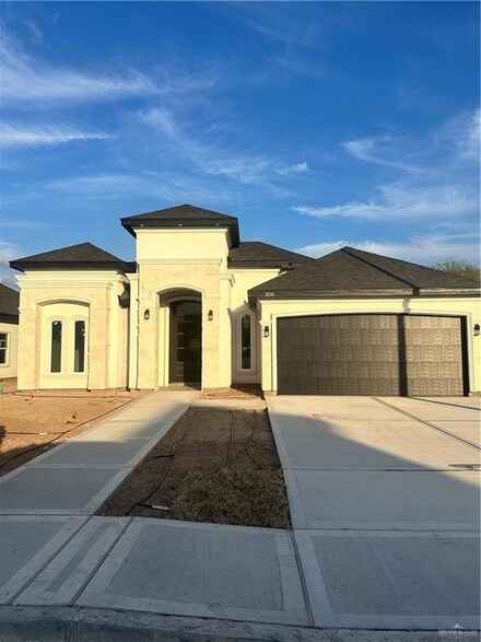 8014 49th Ln, McAllen, TX 78504