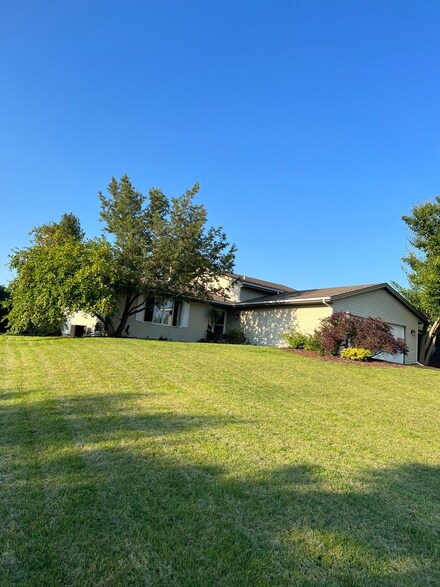 6738 Meadowbrook, Roscoe, IL 61073