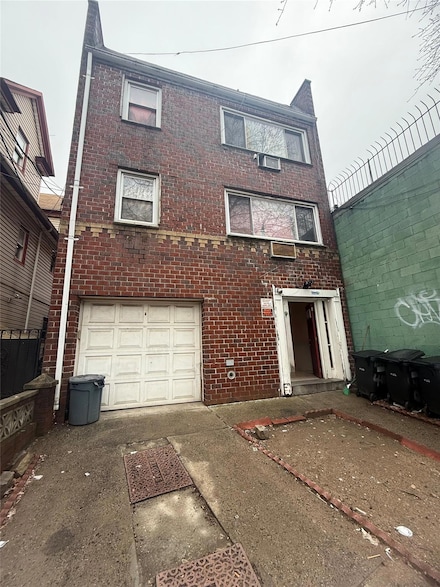 40-06 95th St, Elmhurst, NY 11373