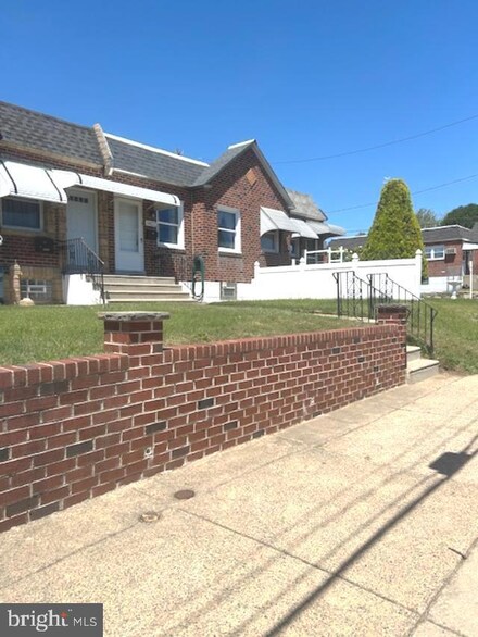 6822 Walker St, Philadelphia, PA 19135