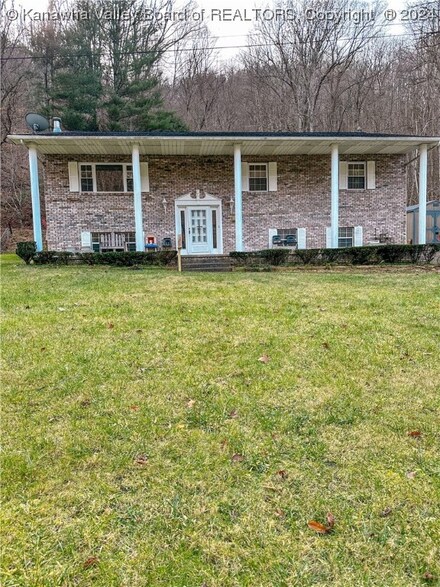 150 Beechwood Rd, Chapmanville, WV 25508