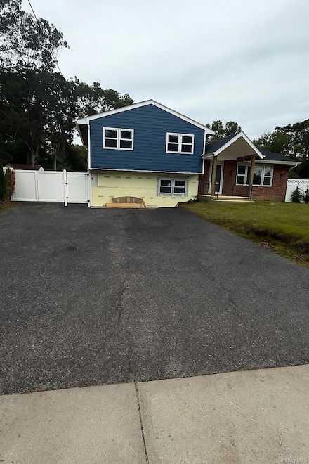 354 Easton St, Ronkonkoma, NY 11779