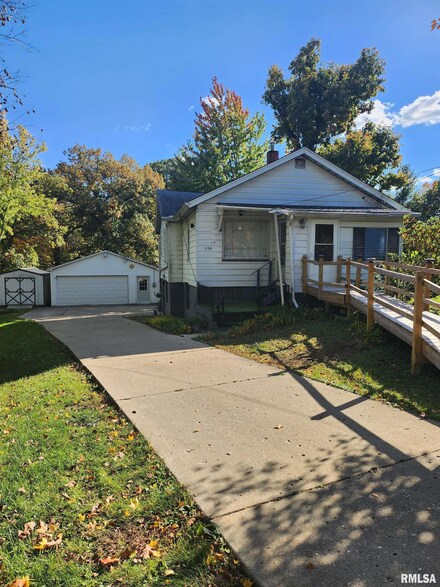 554 S Schweer Ct, Peoria, IL 61604