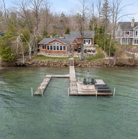 3056 Hilton Ln, Petoskey, MI 49770