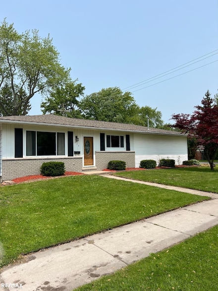 919 State St, Algonac, MI 48001