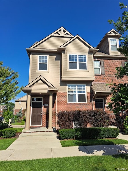 2690 Helmsdale Cir, Rochester Hills, MI 48307