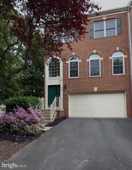 4151 Vernoy Hills Rd, Fairfax, VA 22033