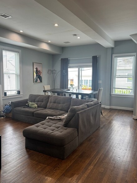 562 E 7th St Unit 1, Boston, MA 02127