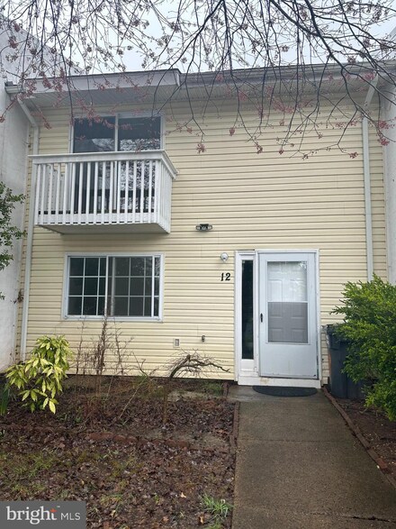 12 Simeon Ln, Sterling, VA 20164