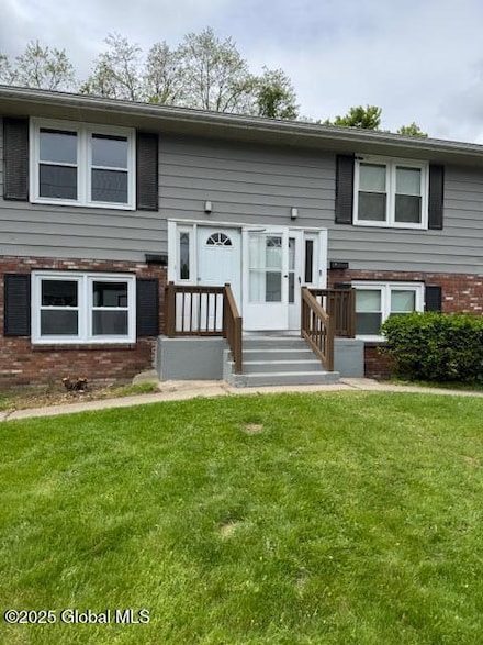 3 Loralee Dr, Albany, NY 12205