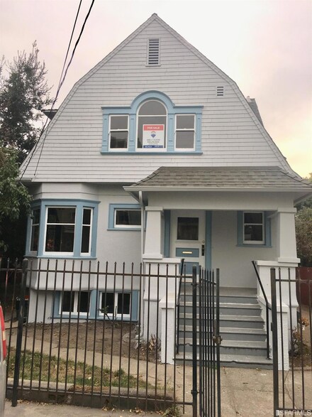 3011 E 19th St, Oakland, CA 94601