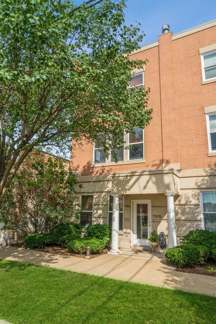 7315 Franklin St, Forest Park, IL 60130