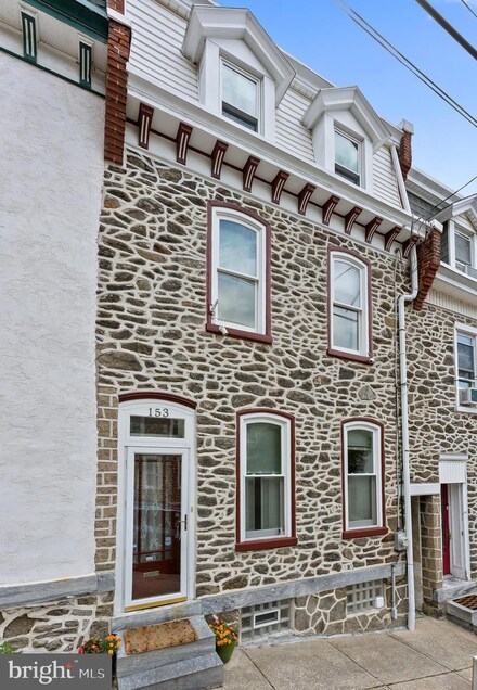 153 Jamestown St, Philadelphia, PA 19127