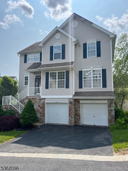 6 Winding Hill Dr, Hackettstown, NJ 07840