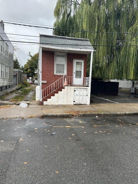 18 Brook St, Belleville, NJ 07109