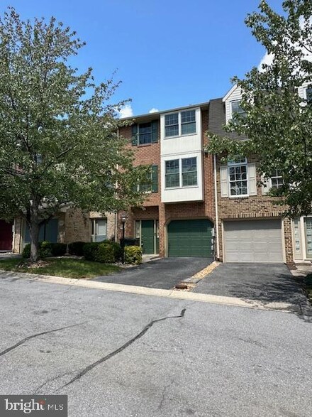 1275 Lindsay Ln, Hagerstown, MD 21742