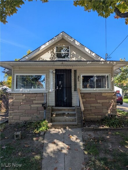 695 Morgan Ave, Akron, OH 44306