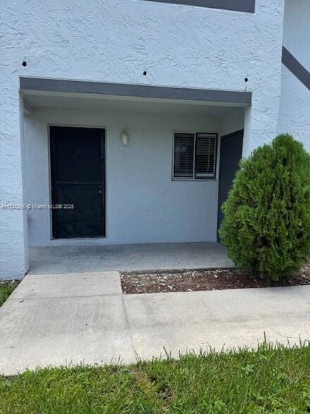 153 Lakeview Dr Unit 102, Weston, FL 33326