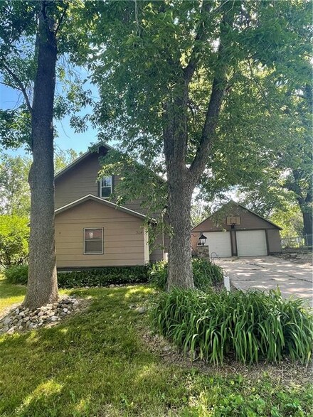 260 2nd Ave, Ferguson, IA 50078