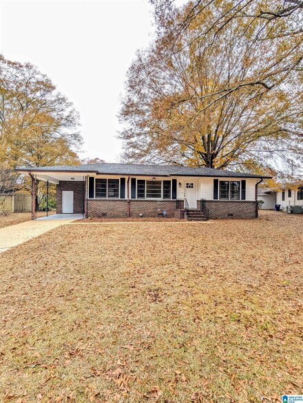136 Dogwood Ln, Trussville, AL 35173