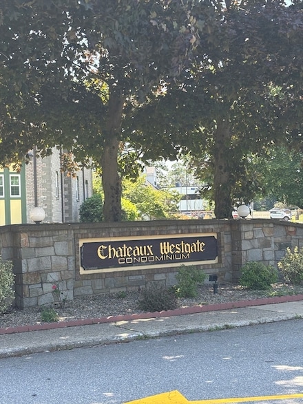 105 Oak Ln Unit 11, Brockton, MA 02301
