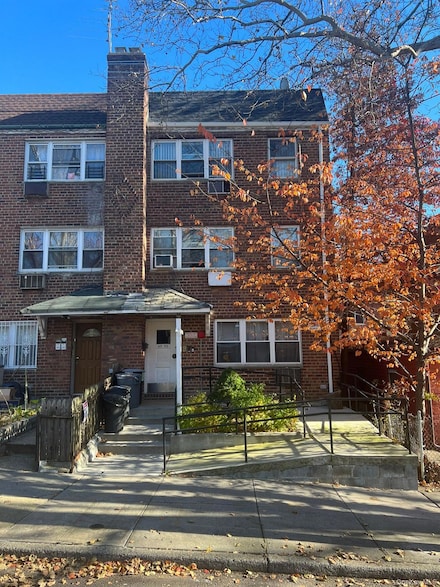 42-23 68th St, Flushing, NY 11377