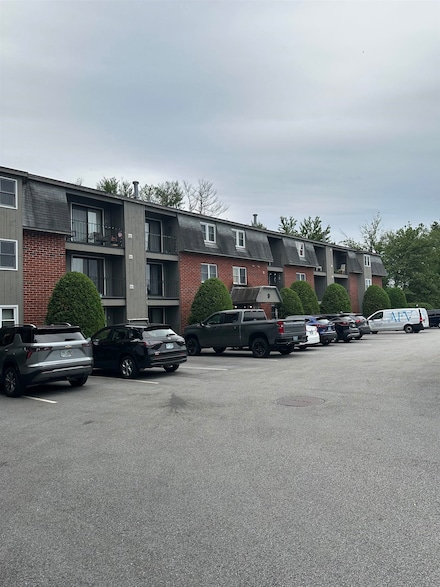 9 Blackstone Dr Unit U69, Nashua, NH 03063