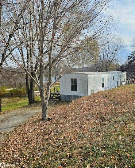 14866 Route V64, Douds, IA 52551