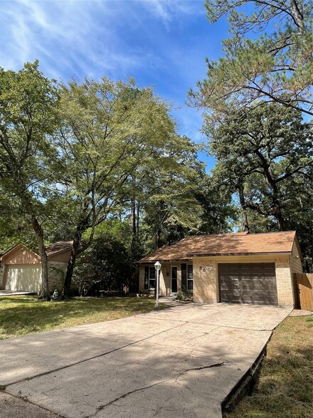 88 S Wavy Oak Cir, Spring, TX 77381