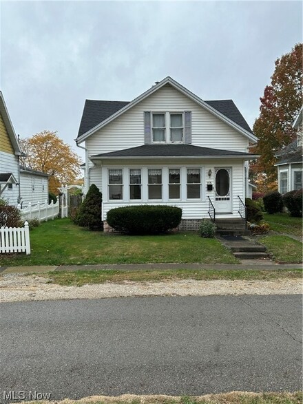 713 Highland Blvd, Coshocton, OH 43812