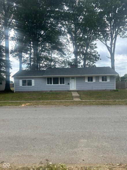 1613 Section St, Plainfield, IN 46168