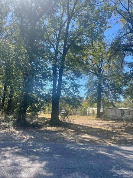 100 Blk Tower Dr, Ensley, FL 32534