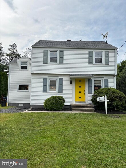 5 Willow Rd, Lawrence Township, NJ 08648