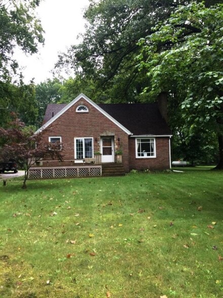 1322 E 120th St, Grant, MI 49327